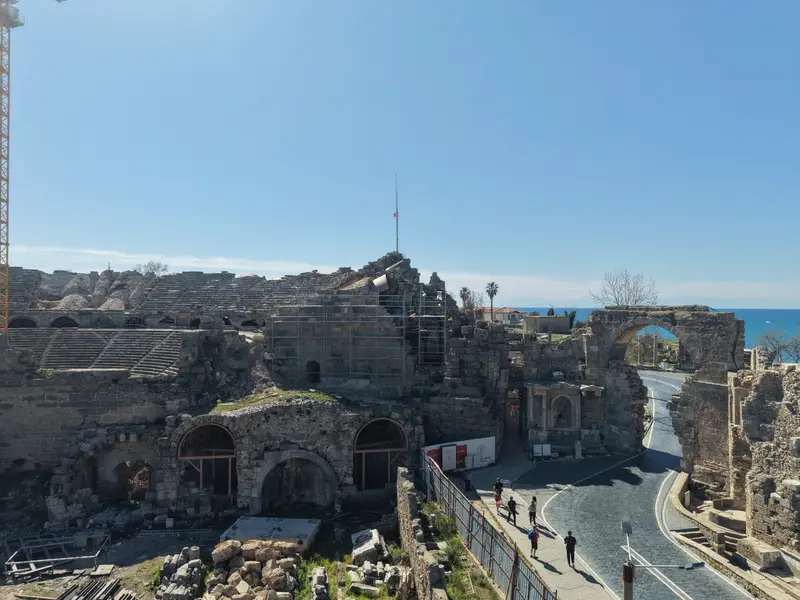 Antalya Side Tiyatrosu, restorasyon öncesi geniş kadraj
